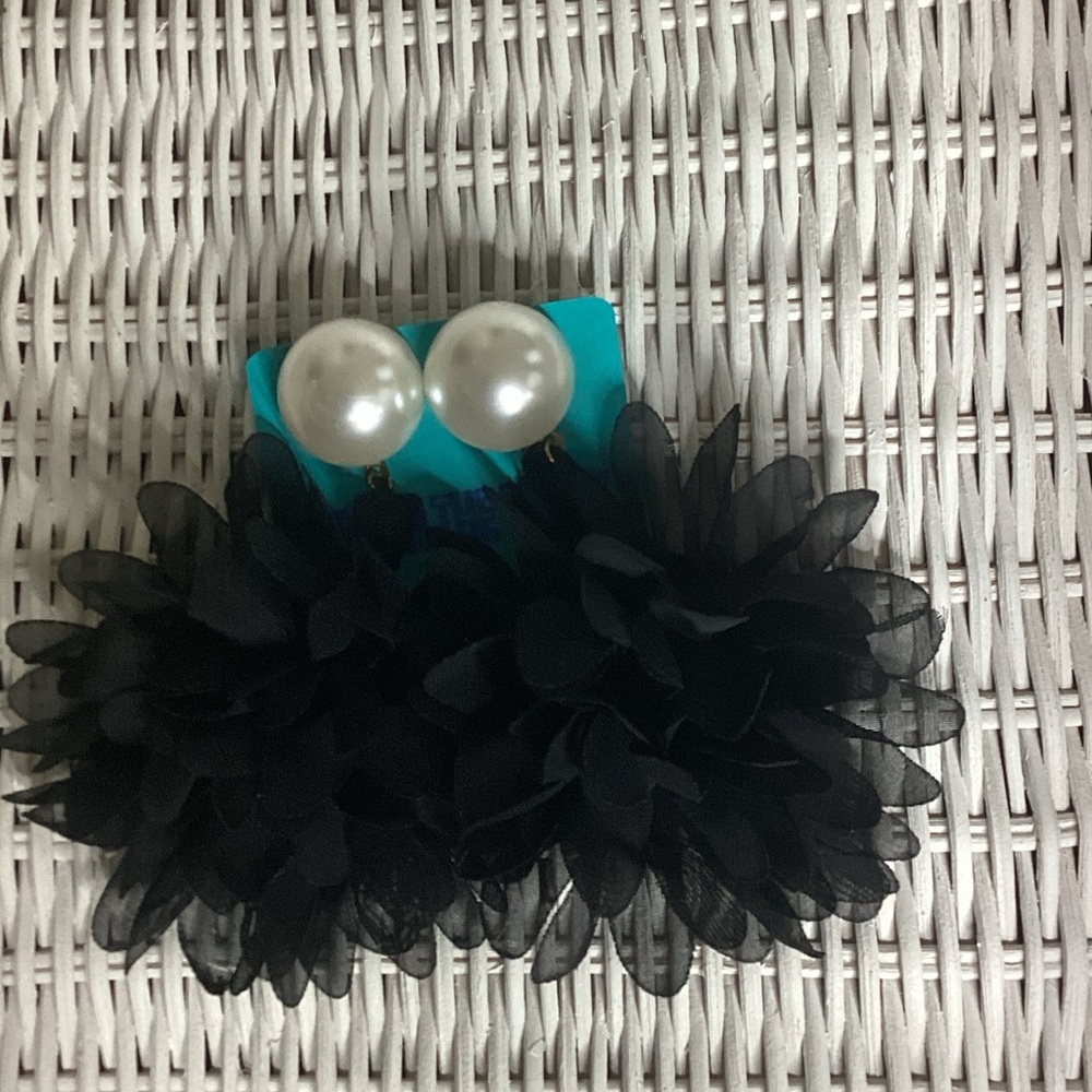 Black Floral Earrings with Pearls